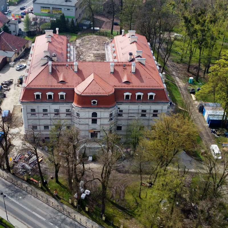 DPS Sosninowice - Gmina Gliwice - Prace renowacyjne elewacji wraz z odtworzeniem sztukaterii schodow i elementow metalowych - wykonawca: Sellbud